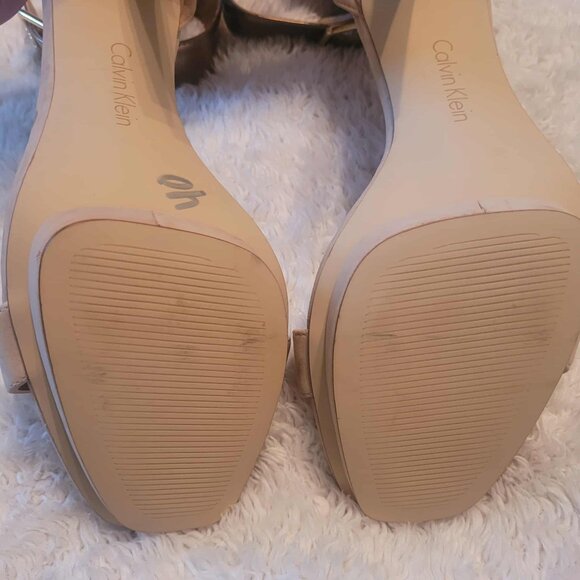 Beige/Gold Calvin Klein 4 inch heels, Size 9 - Picture 7 of 14